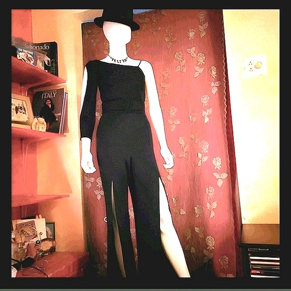 π€π₯Flawless! Gorgous Black One Shoulder & Open Leg Jumpsuit from bebe β€οΈβπ₯π€ - Picture 2 of 16